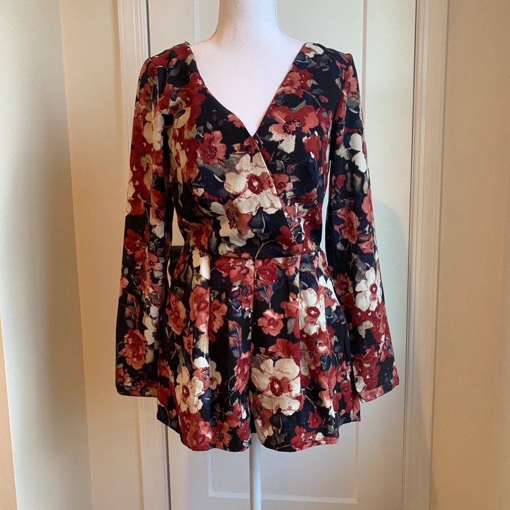 One Clothing Floral Long Sleeved Romper NWOT Sz S